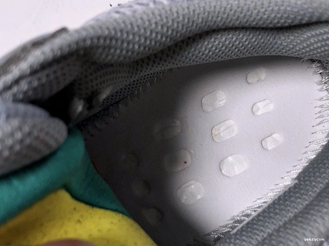 EQ7597 Yeezy Adidas 700 Inertia